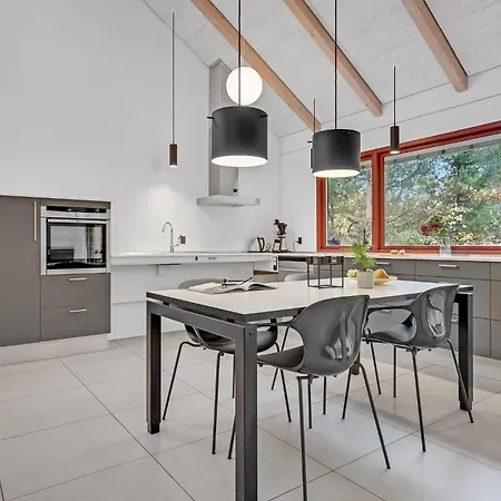 2 Bedroom Beautiful Home In Grenaa *